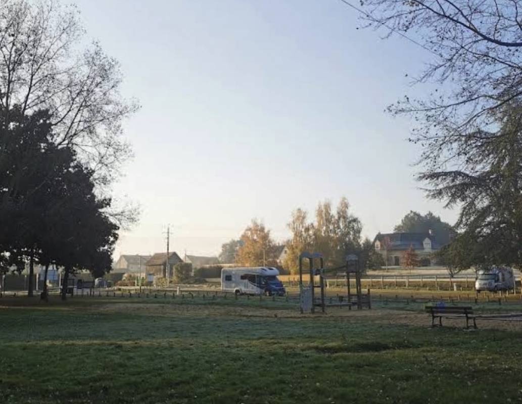 Stellplatz Mansigné — Campervan Site in Mansigné