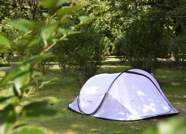 Camping Municipal de Vic-sur-Cère ** — Photo 3