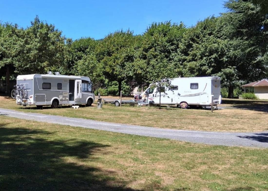 Camping La Vallée du Thoré ** — Kemping in Saint-Amans-Soult / Occitanie