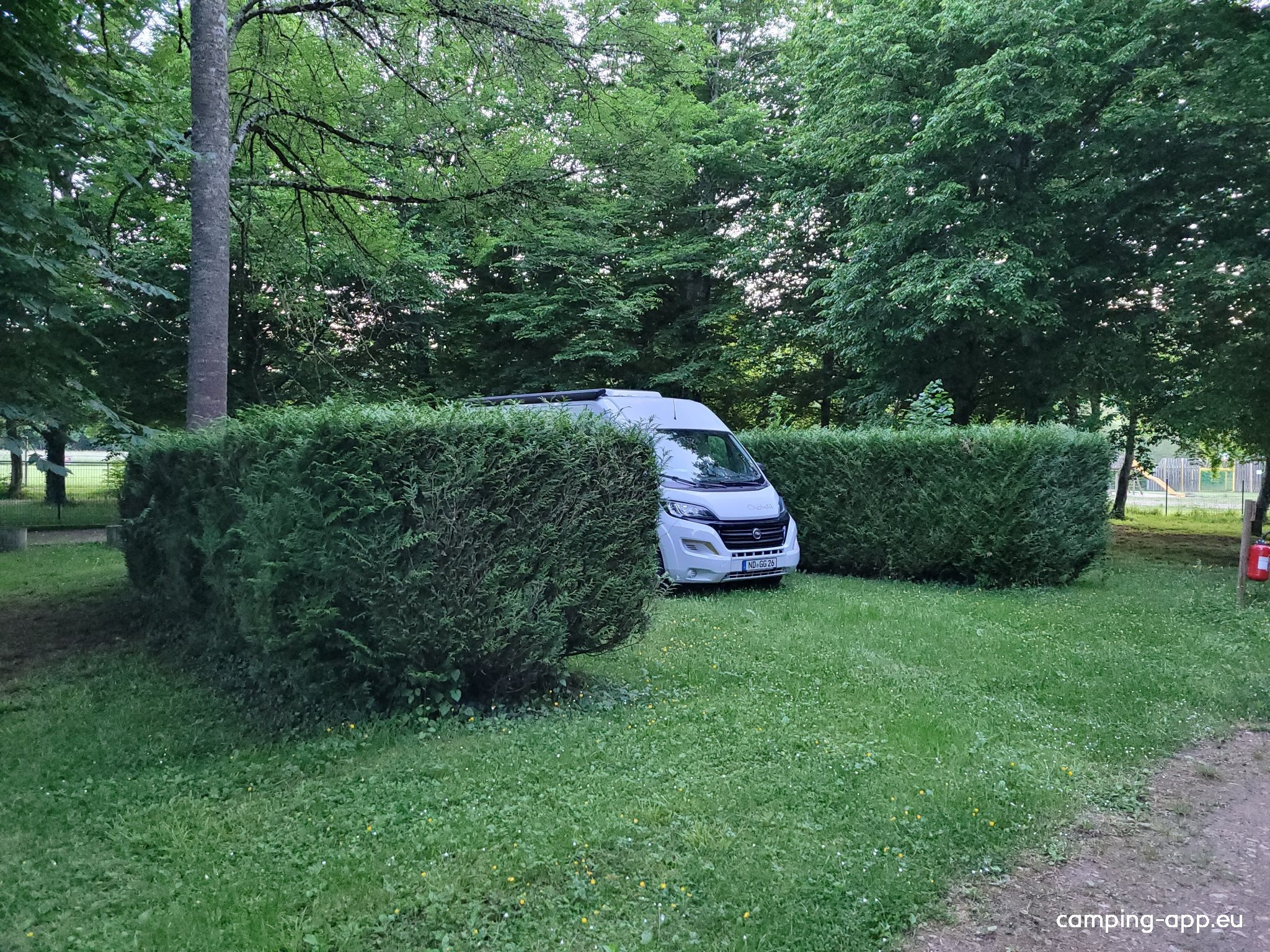 Camping Municipal de l'Isle-sur-Serein — Kemp in L'Isle-sur-Serein / Bourgogne Franche-Comté