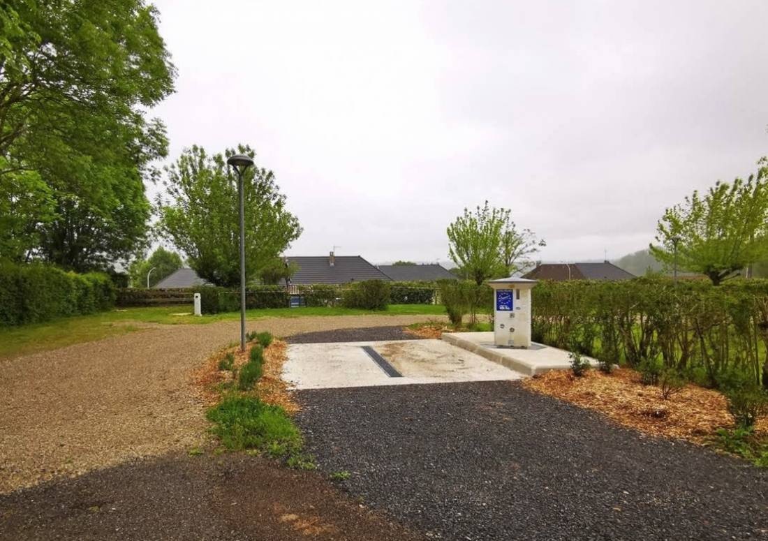 Stellplatz Mur-de-Barrez — 露营车营地 in Mur-de-Barrez