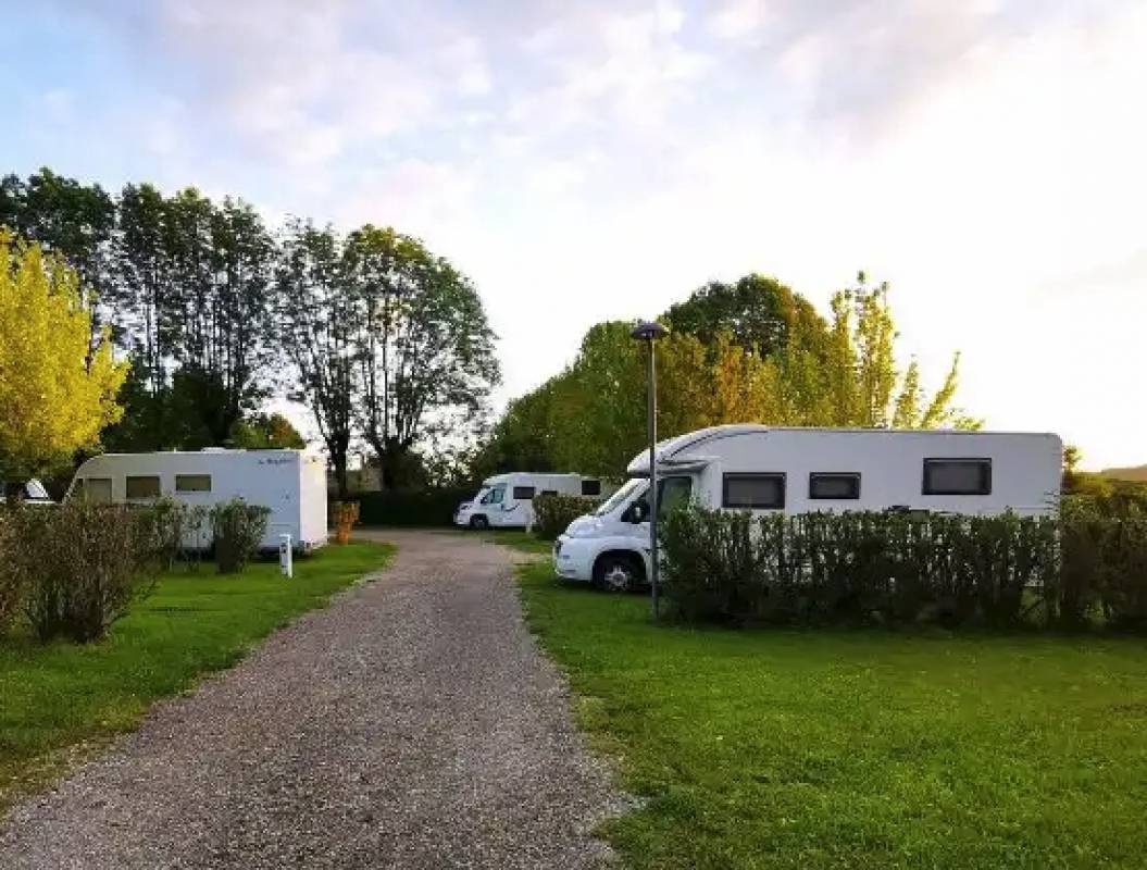 Stellplatz Mur-de-Barrez — Sítio para autocaravanas in Mur-de-Barrez