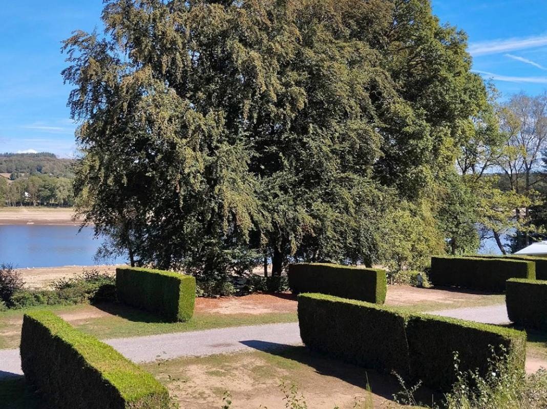 Camping Municipal Saint-Mayeul — Campingplats in Le Veurdre