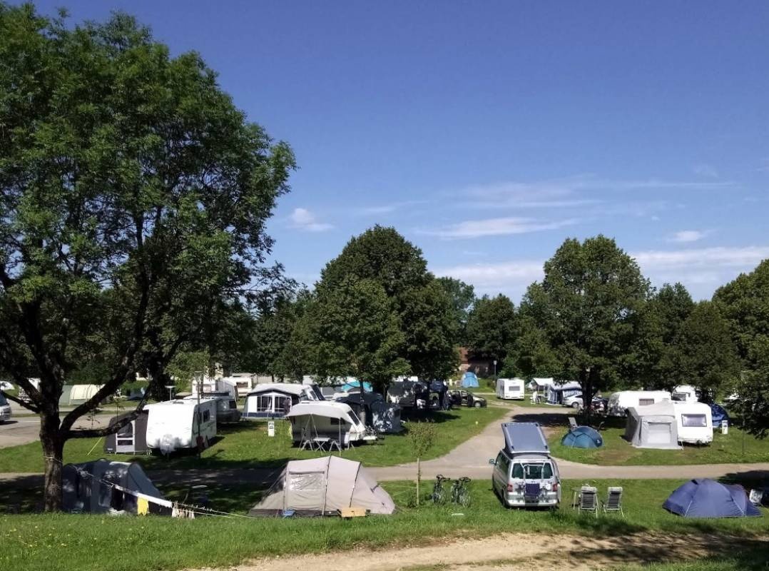 Camping Municipal Le Champs De Mars *** — Campingplatz in Saint-Laurent-en-Grandvaux
