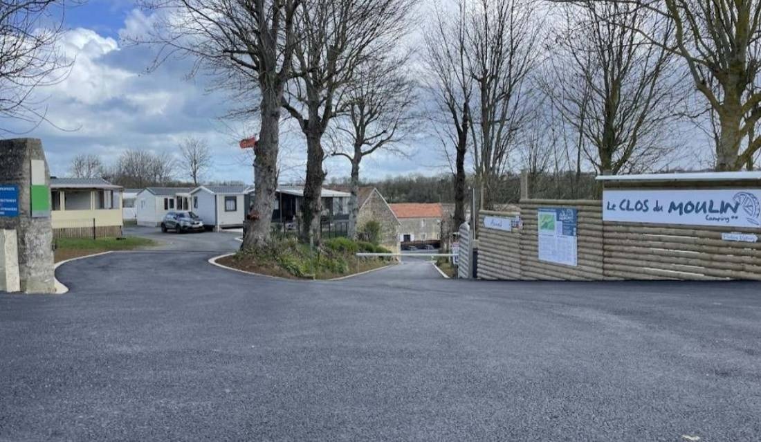 Camping Clos du Moulin ** — Campingplass in Graye-sur-Mer / Normandie