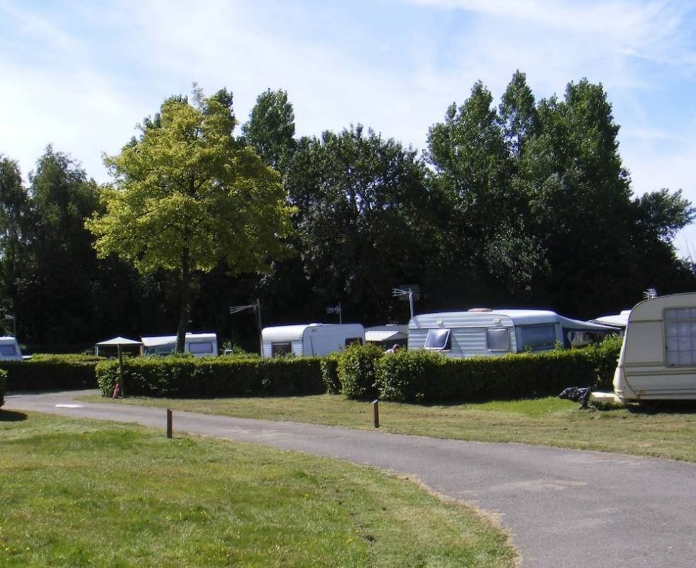 Camping Municipal Au Chant des Oiseaux — Campingplads in Friaucourt