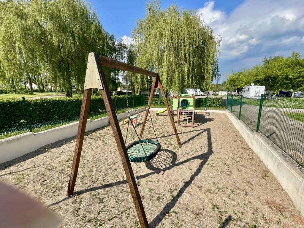 Camping Municipal de Bourbon l'Archambault*** — Kemping in Bourbon-l'Archambault / Nouvelle-Aquitaine