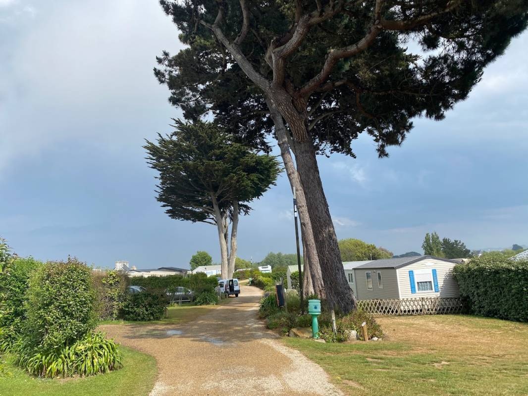 Camping Varlen — Kamp yeri in Plougrescant