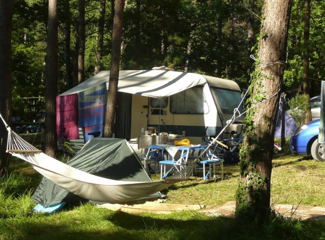 Camping du Bas Meygnaud ** — Місце для кемпінгу in Valeuil / Nouvelle-Aquitaine