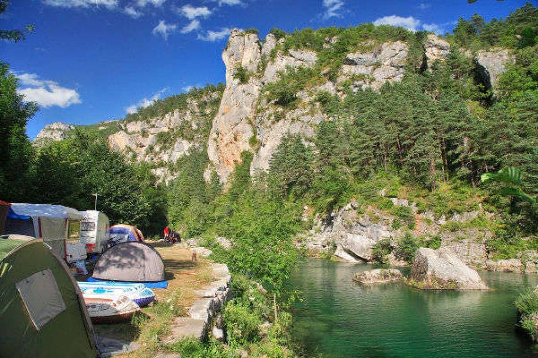 Camping Huttopia Gorges du Tarn — Kemping in Les Vignes / Occitanie