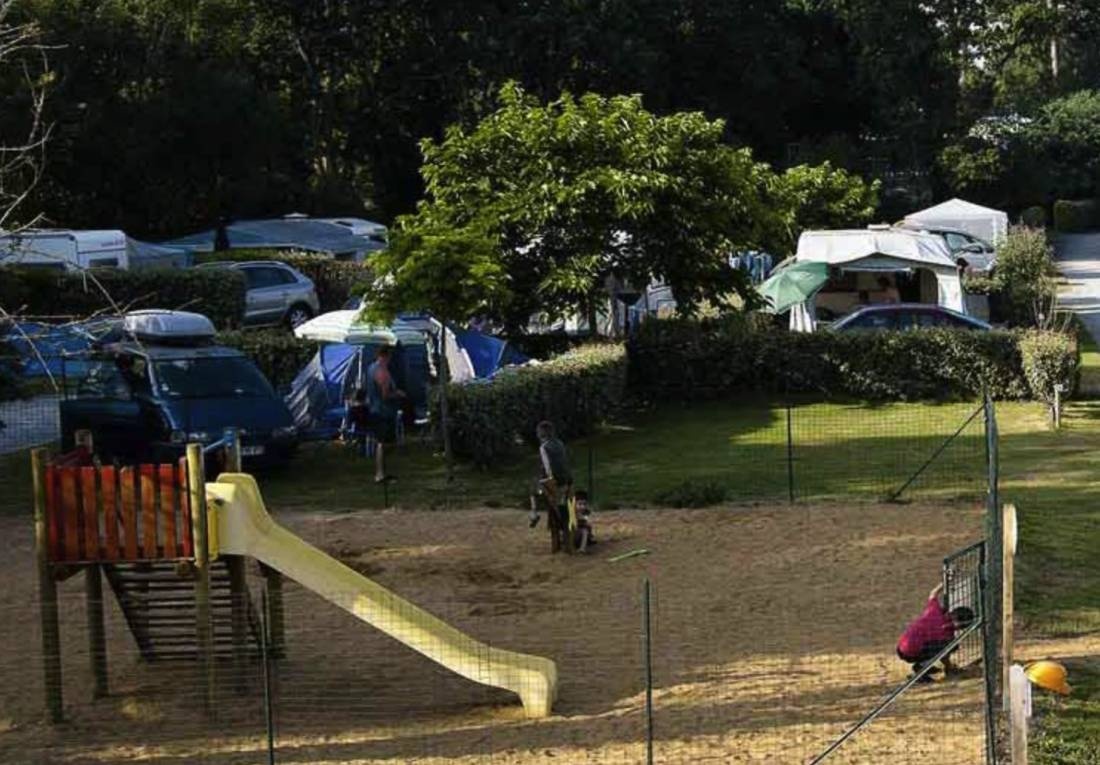 Camping Paradis d’Arvor  *** — Kemping in Ambon
