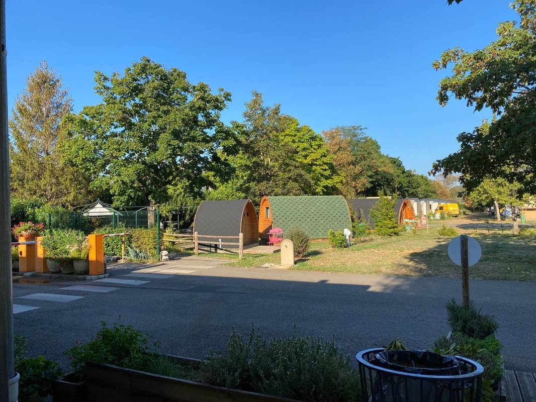 Camping Claire Rivière — Campingplats in Villieu-Loyes-Mollon / Auvergne-Rhône-Alpes