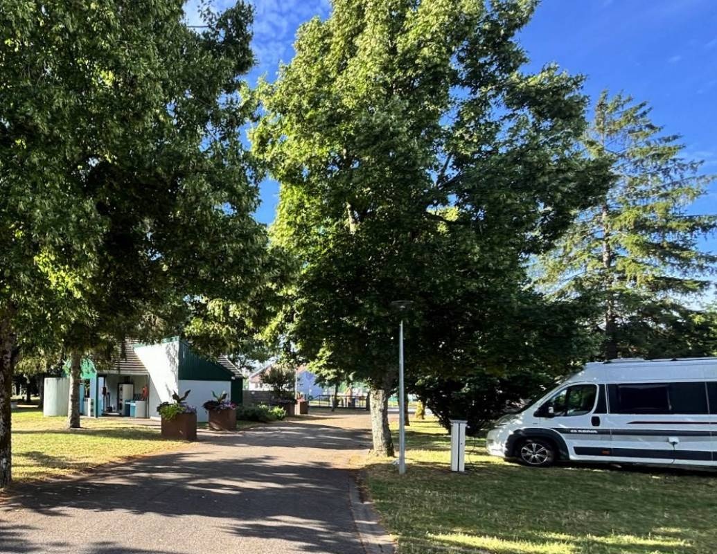 Camping de Neufchâteau — Campingplass in Neufchâteau