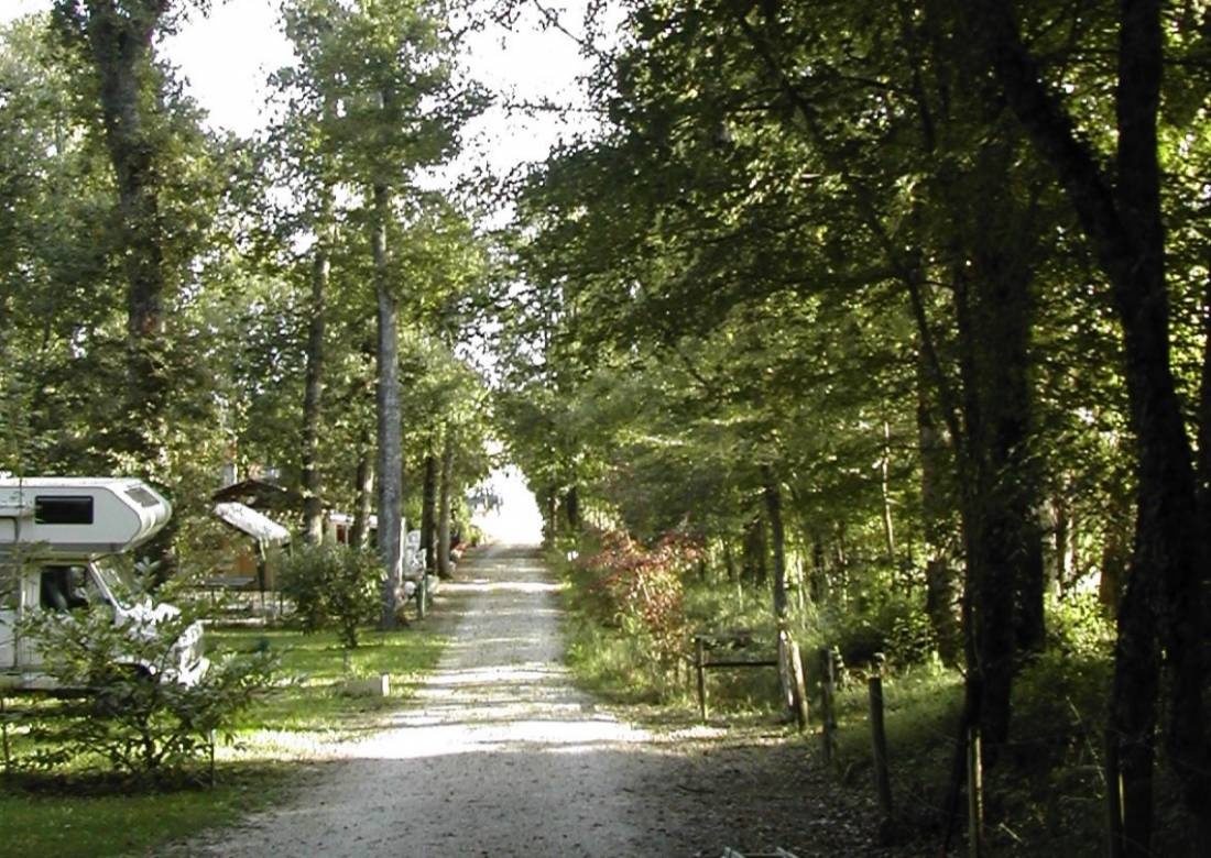 Camping La Vallée de Gardelau *** — Cámping in Sérignac-Péboudou