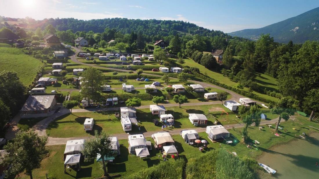 Camping Bellevue — Kemp in Saint-Alban-de-Montbel / Auvergne-Rhône-Alpes