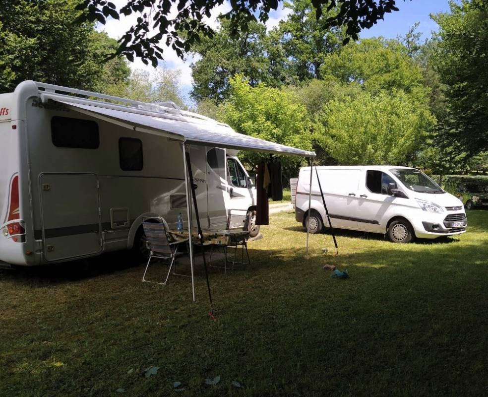 Camping Le Petit Bois 46 — Kemping in Leyme