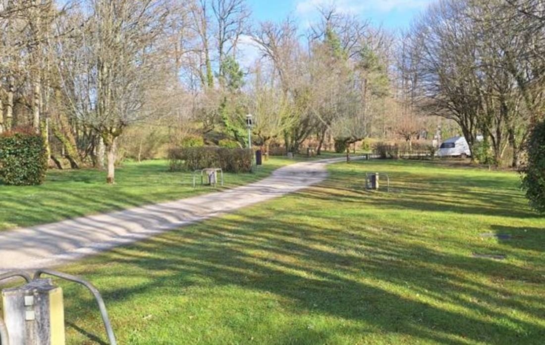 Camping Le Petit Bois 46 — Campingplatz in Leyme