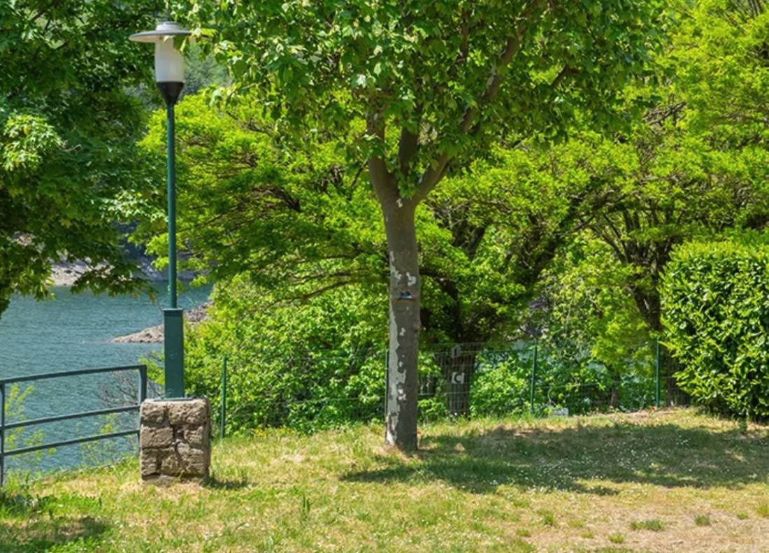 Camping Lac de Villefort **** — Campingplats in Pourcharesses