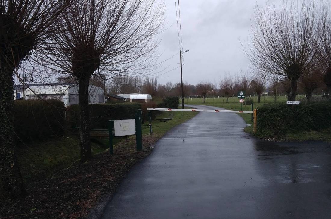 Camping Municipal Les Prairies — Campingplats in Lanchères