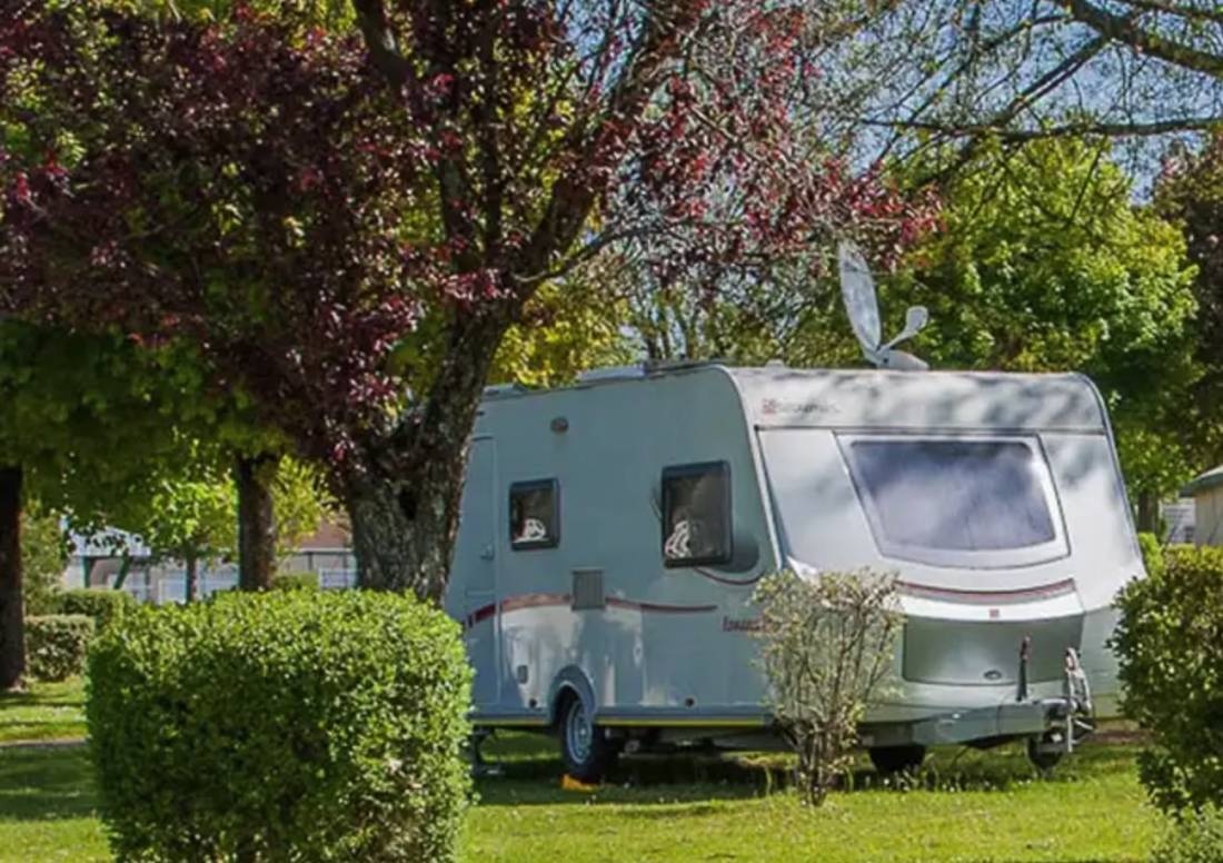 Camping Les Bruyères *** — Місце для кемпінгу in La Clayette