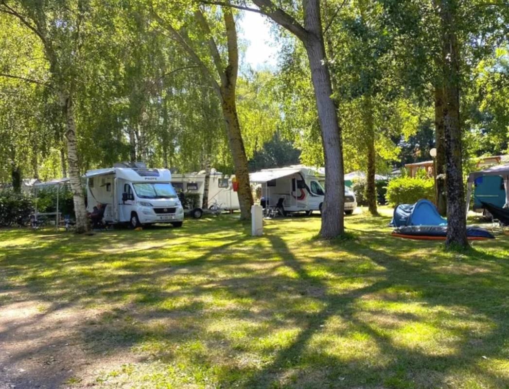 Camping Les Cantarelles *** — Місце для кемпінгу in Alrance