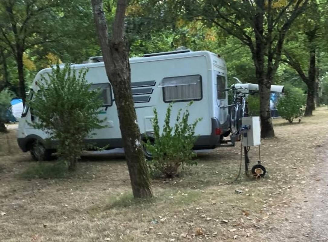 Camping La Plaine — Campingplatz in Saint-Parthem