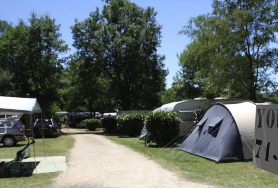 Camping Des Bastides **** — Camping in Salles
