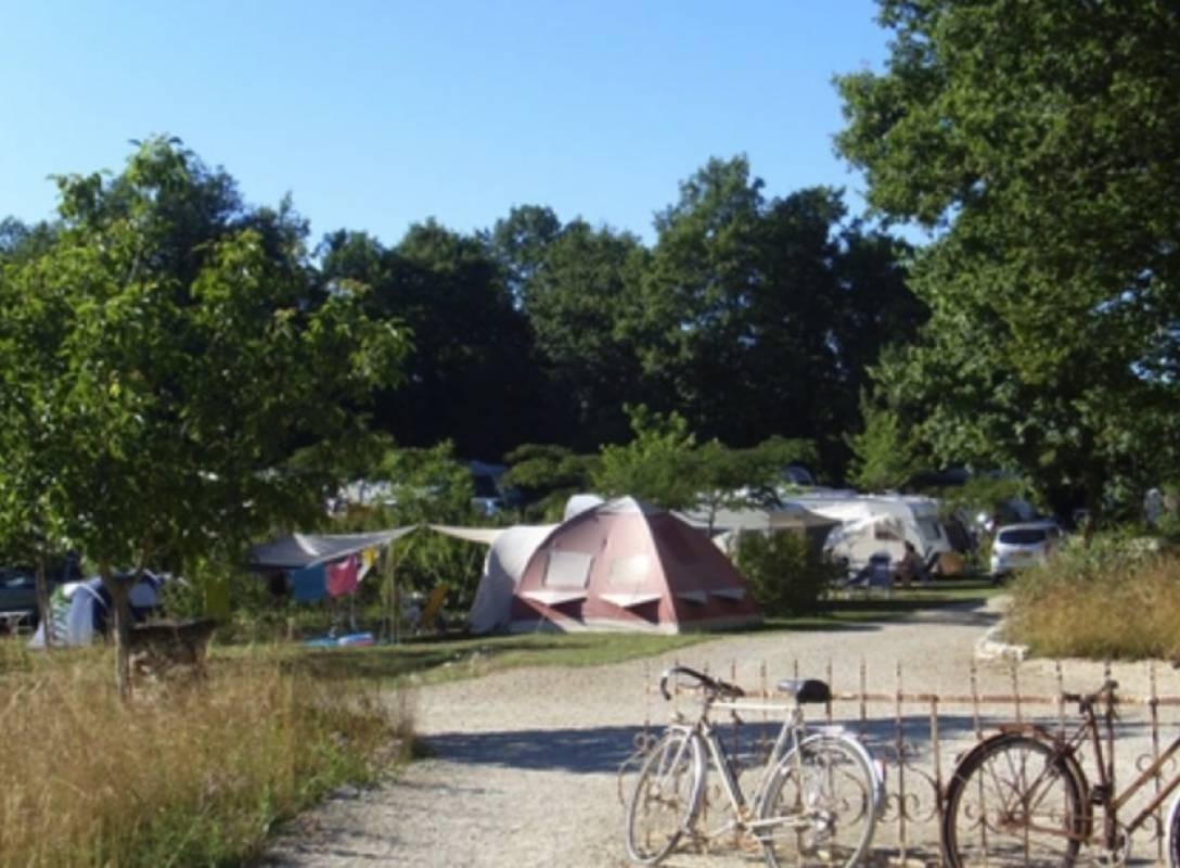 Camping La Magaudie — Area da campeggio in Chartrier-Ferrière 