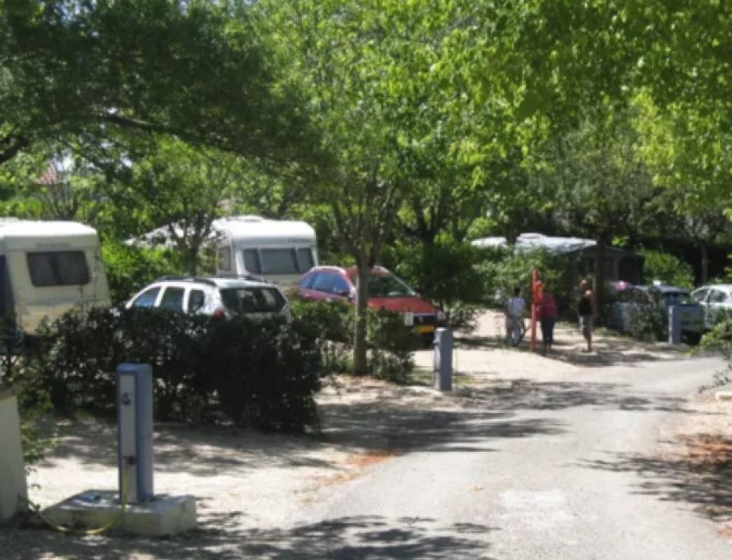 Camping Le Faillal *** — Campingplats in Montpezat-de-Quercy 