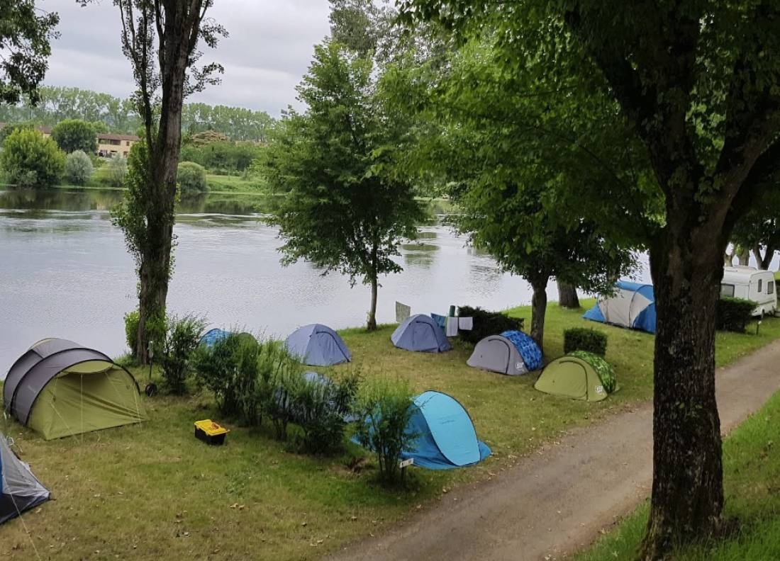 Camping Les Bö Bains **** — Kemp in Badefols-sur-Dordogne