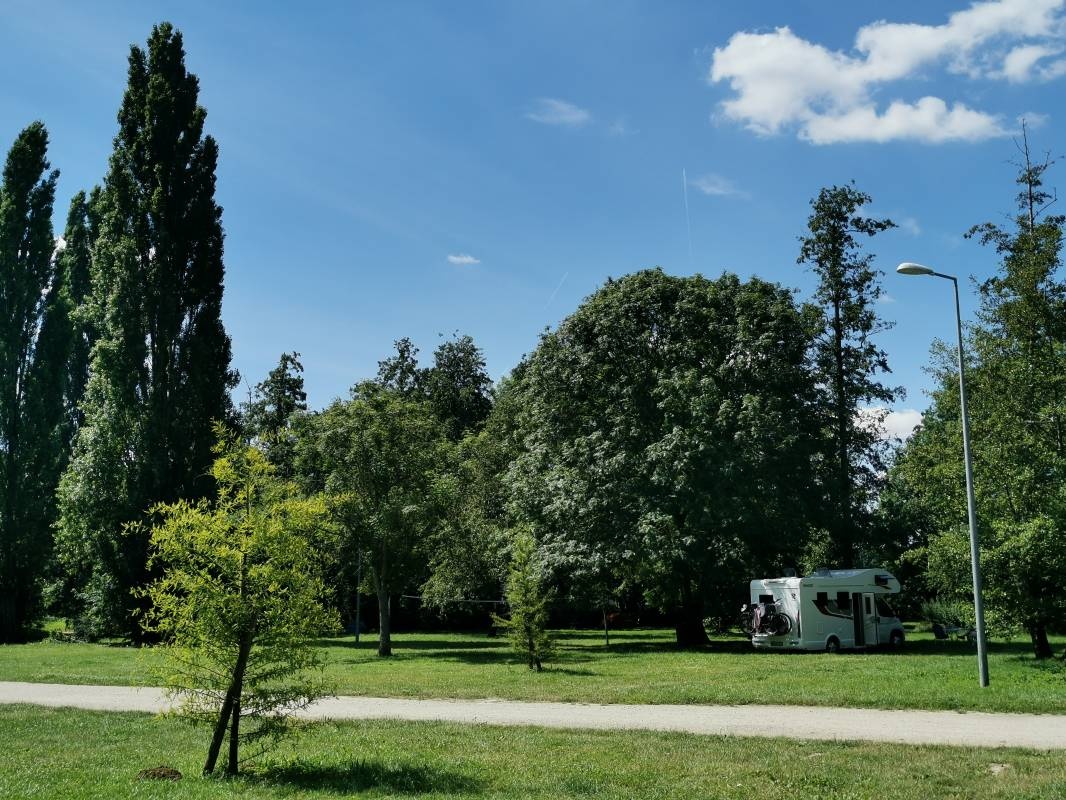 Camping Bords de l'Eure — Campingplads in Chartres
