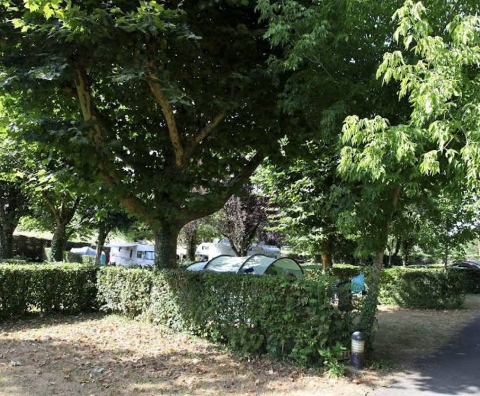 Camping Le Pigeonnier *** — Area da campeggio in Saint-Crépin-et-Carlucet