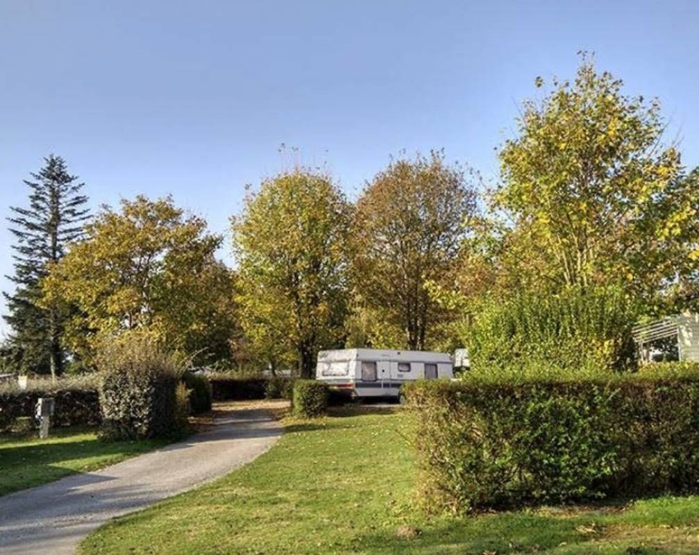 Camping de la Tour ** — Area da campeggio in Ambon 