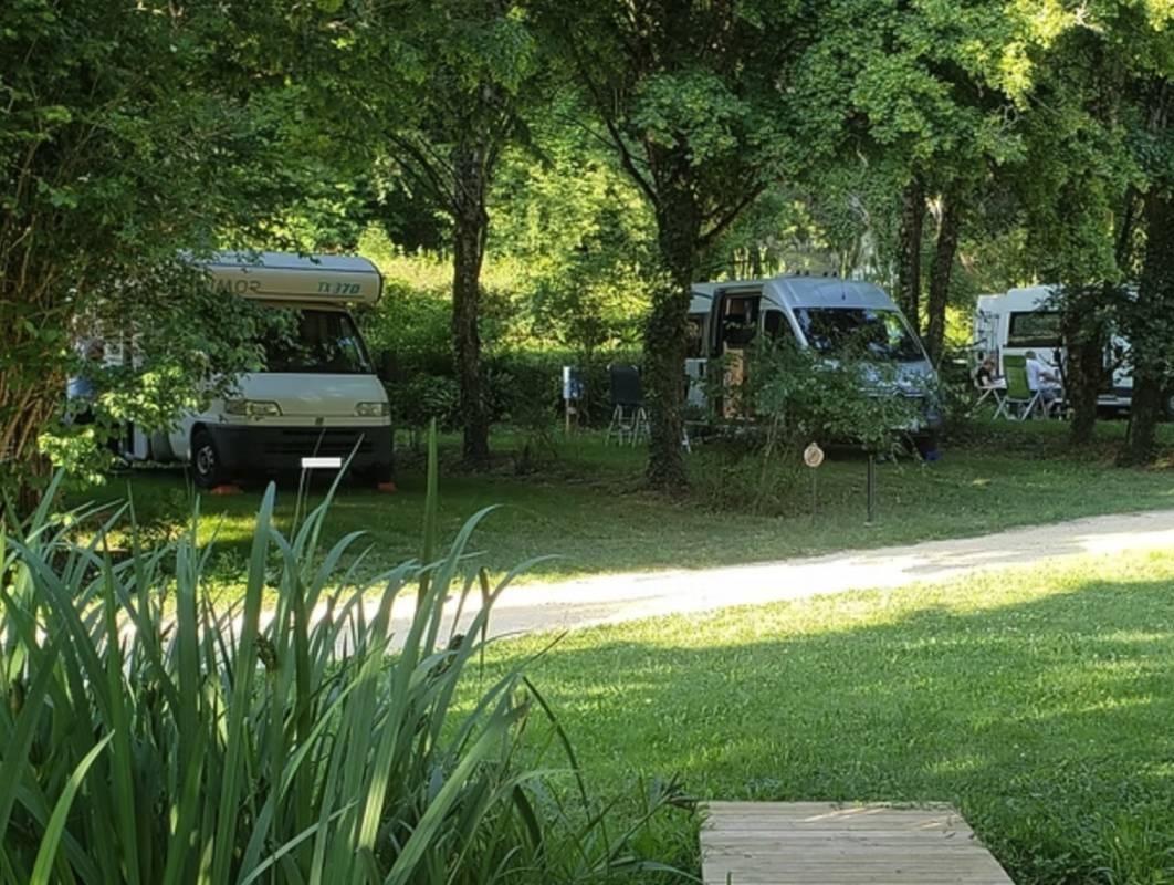 Camping Eau Naturelle ** — Camping in Tursac