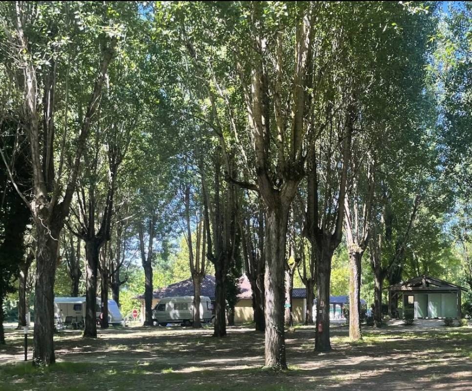 Camping Les Borgnes — Kemp in Saint-Sozy
