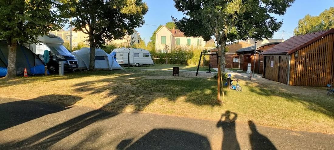 Camping Des Ecluzelles — Campingplads in Chasseneuil-du-Poitou