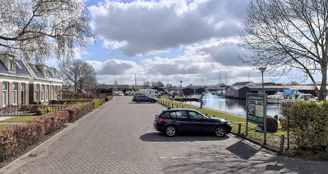 Camperplaats Burgumerdaam — Stellplatz in  Burgum