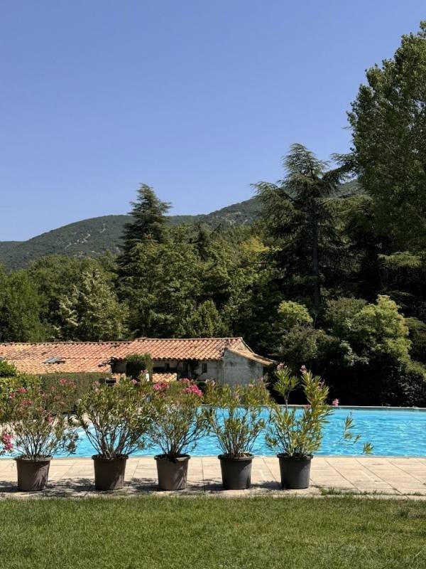 Les Bardons ** — Kamp yeri in Castellet-en-Luberon