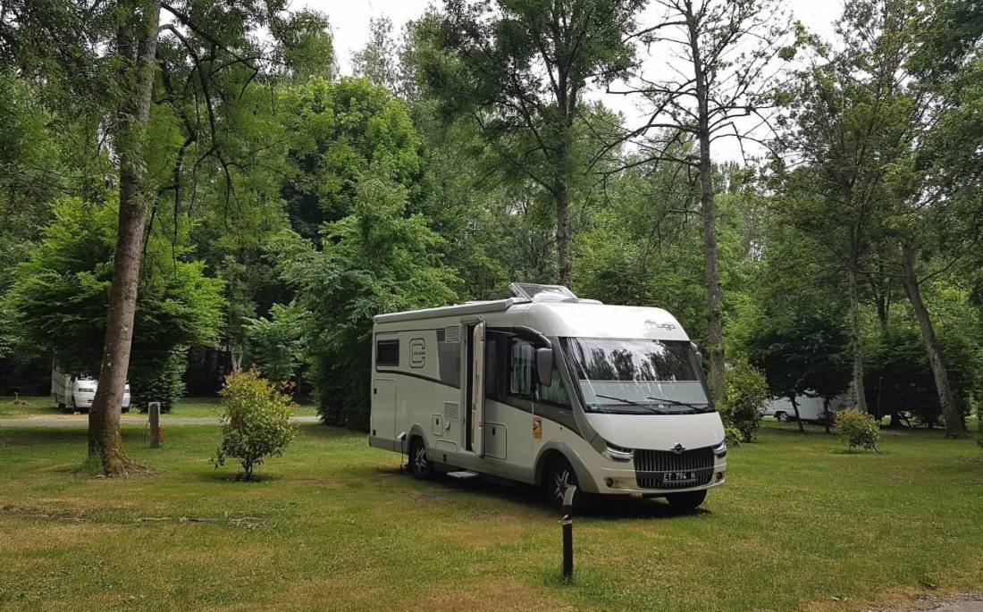 Camping Le Lido *** — Місце для кемпінгу in Moret-Loing-et-Orvanne