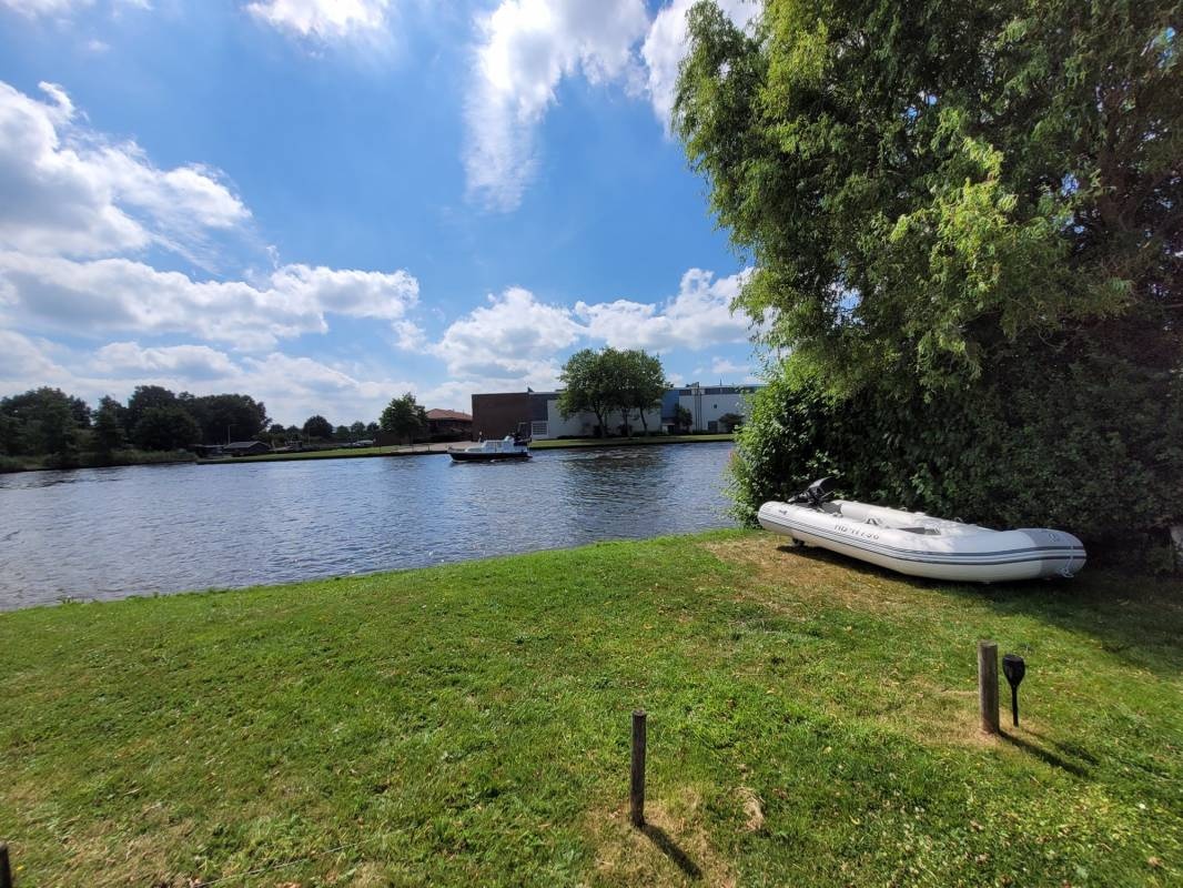 Camperplaats Prinses Margriet Kanaal — Stellplatz in  Burgum