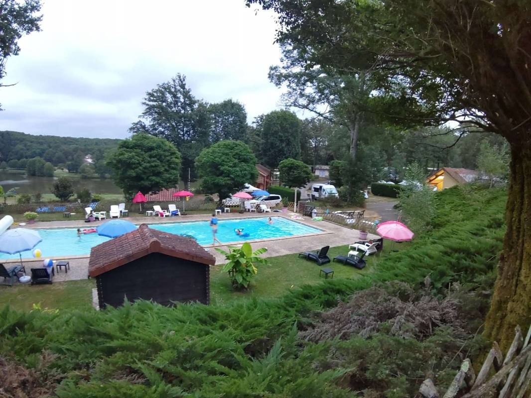 Camping de la Météorite **** — Kemp in Rochechouart / Grand Est