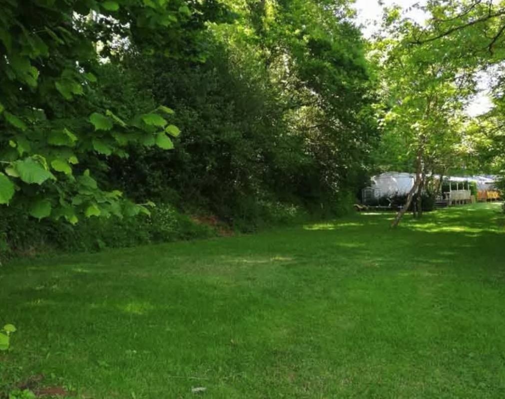 Camping La Presqu’île *** — Campingplass in Salles-Curan