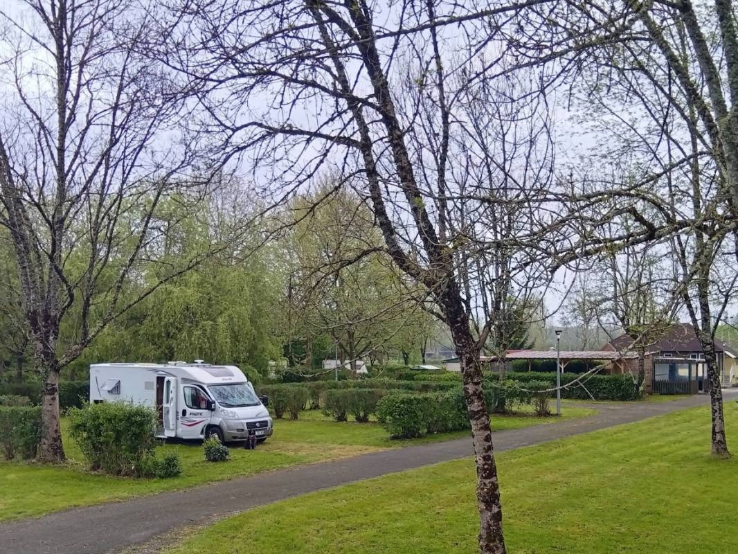 Le Camping du Port — Місце для кемпінгу in Lisle