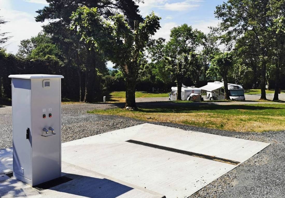 Stellplatz Saint-Pierre-de-Trivisy — Ställplats in Saint-Pierre-de-Trivisy