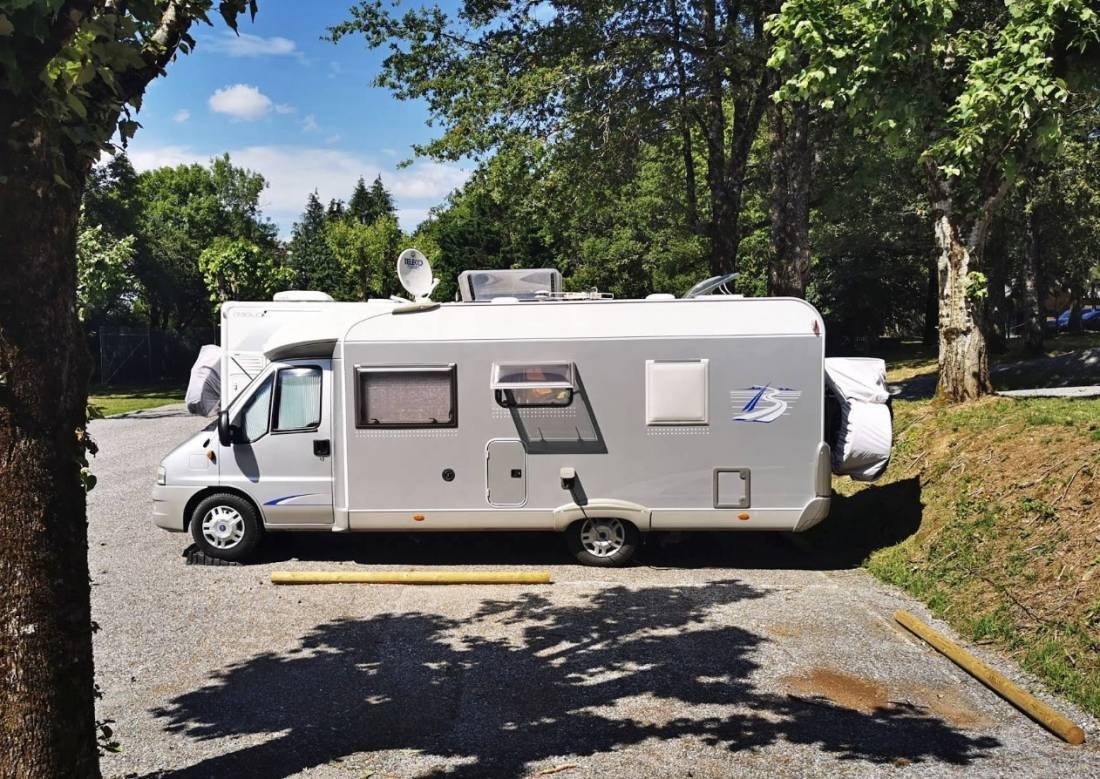 Stellplatz Saint-Pierre-de-Trivisy — Camperplaats in Saint-Pierre-de-Trivisy