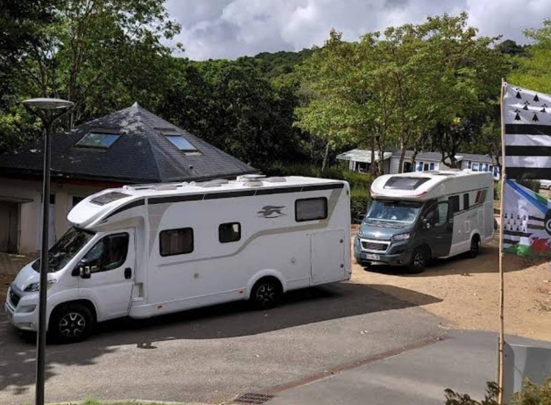 Camping du Bois d’Amour — Campingplads in Quemper-Guézennec