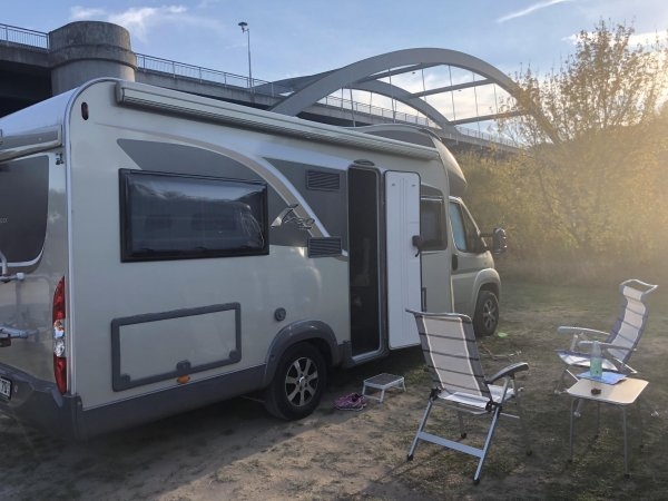 Stellplatz am Mainufer Kitzingen — Karavan Sitesi in Kitzingen