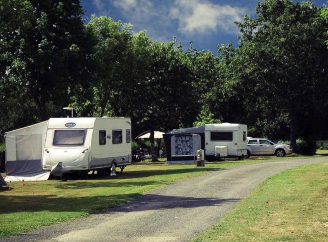 Camping de la Foret ** — Місце для кемпінгу in Le Gavre 