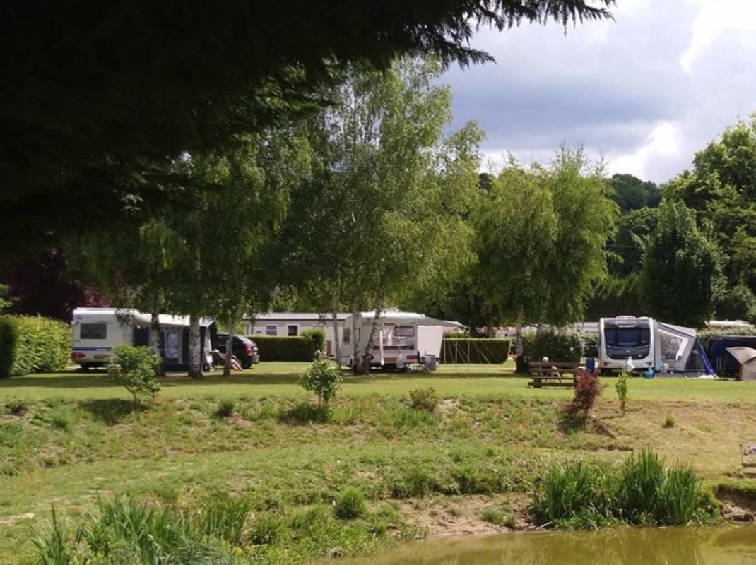Camping La Halte de Mainville *** — Місце для кемпінгу in Ressons-le-Long / Hauts-de-France