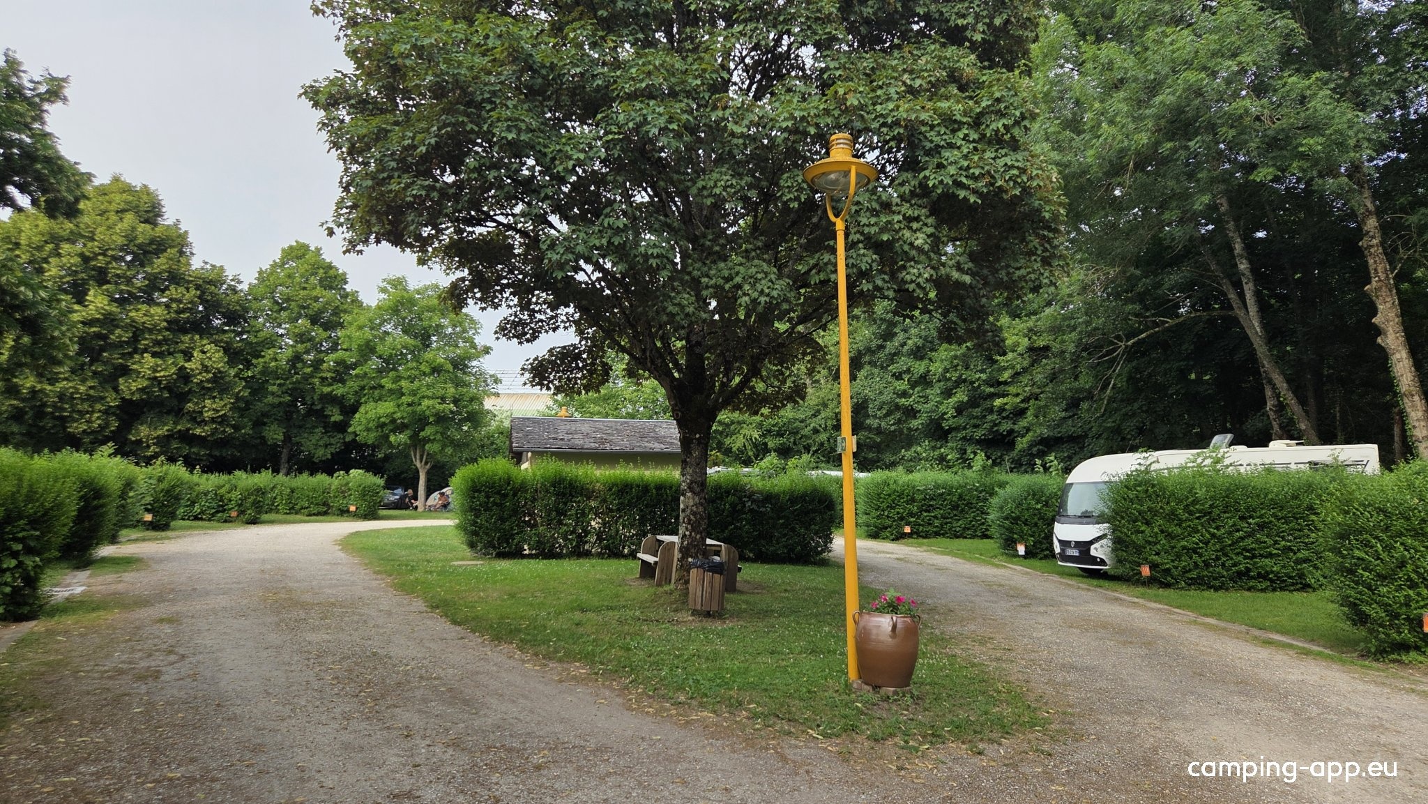 Camping de la Vrille — Kamp yeri in Saint-Amand-en-Puisaye